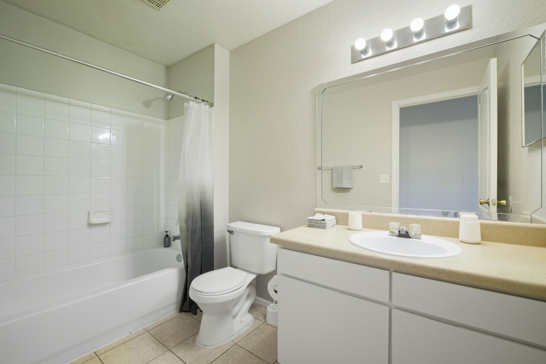 Avenue · Unit at Winter Springs 27-307 2/2