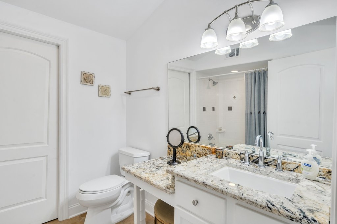 Guest bathroom with shower/tub combo.