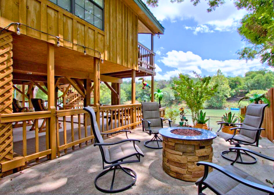 Cozy Vintage House | Relax By The Guadalupe River - Canyon Lake, TX