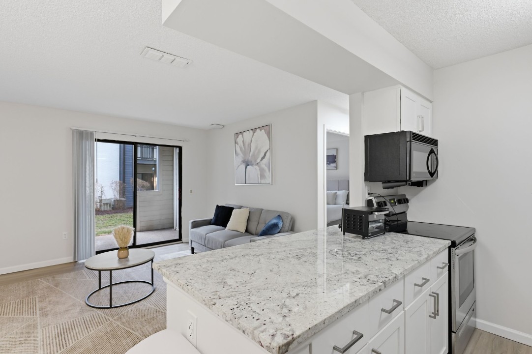 Taylor at 502 · Unit unit 2200-100 2/2