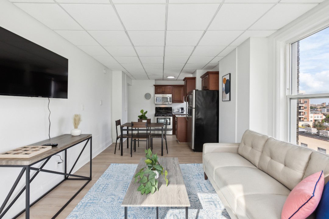 on East, 636- · Unit 111  1/1