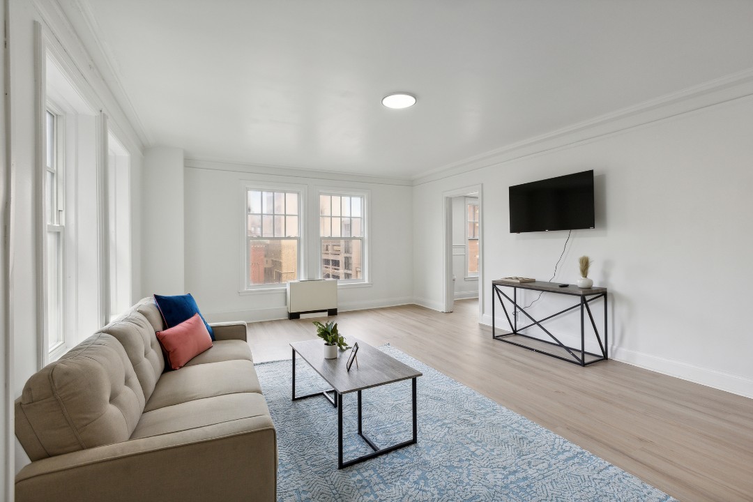 on East, 419- · Unit 111  1/1