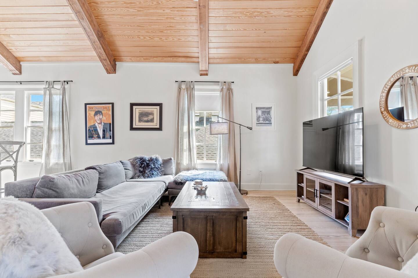 Large couch and two chairs for extra seating | Living Room