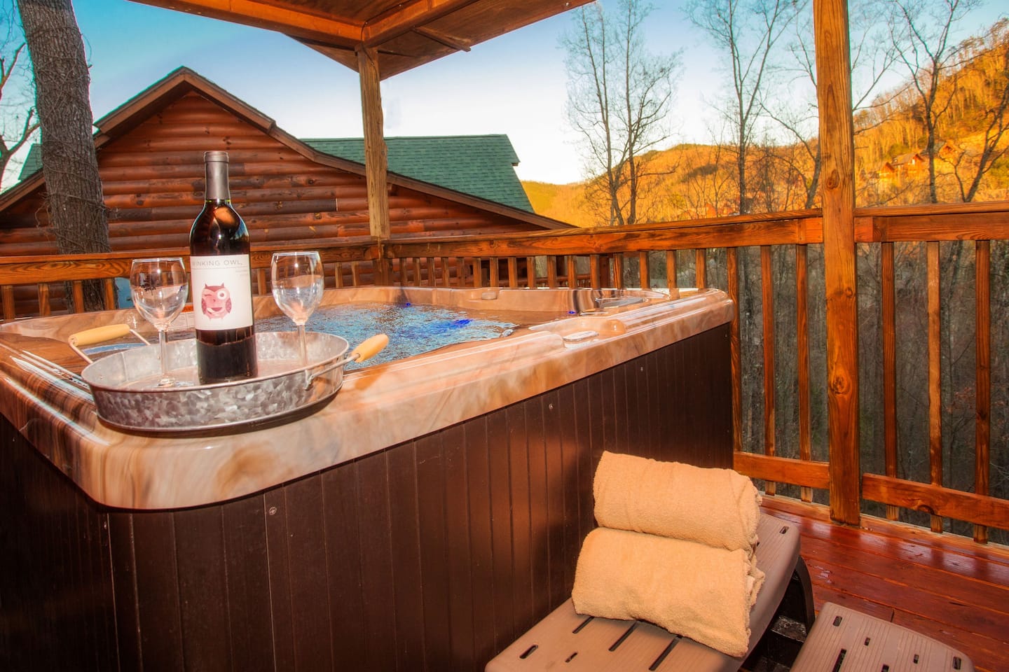 Mountain Getaway| 5 min to Dollywood| hot tub — Sevierville, TN — vacation rental