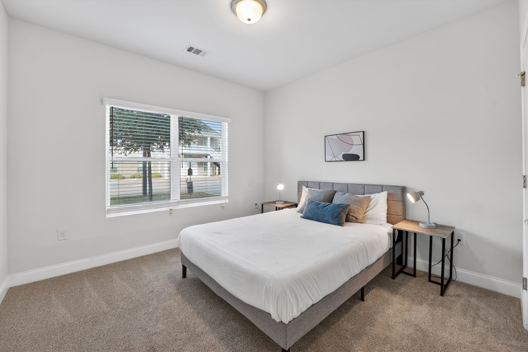 Hickory Grove · Unit 705 2/2