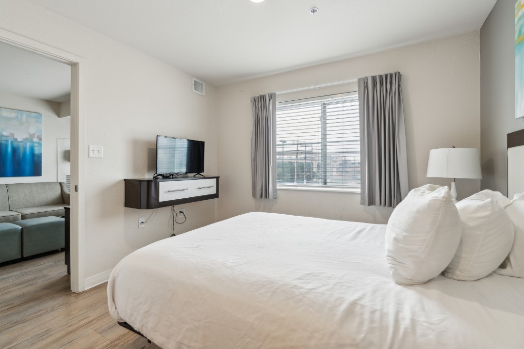 2 Bedrooms · Signature layout