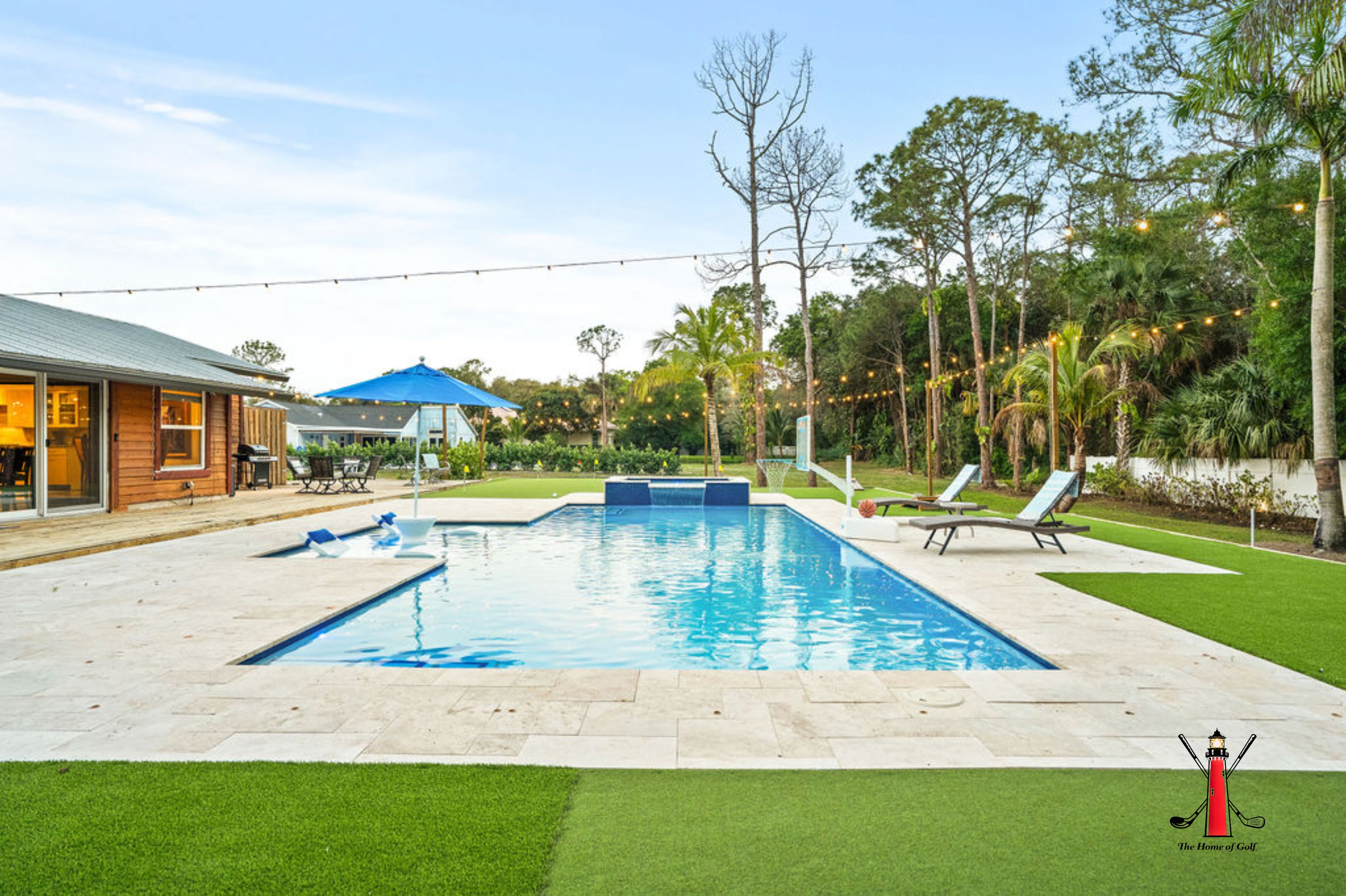 Dive into relaxation at our stunning pool area! 🌊☀️ Enjoy the sun on our comfortable loungers, take a refreshing swim, or unwind under the shade of swaying palm trees.