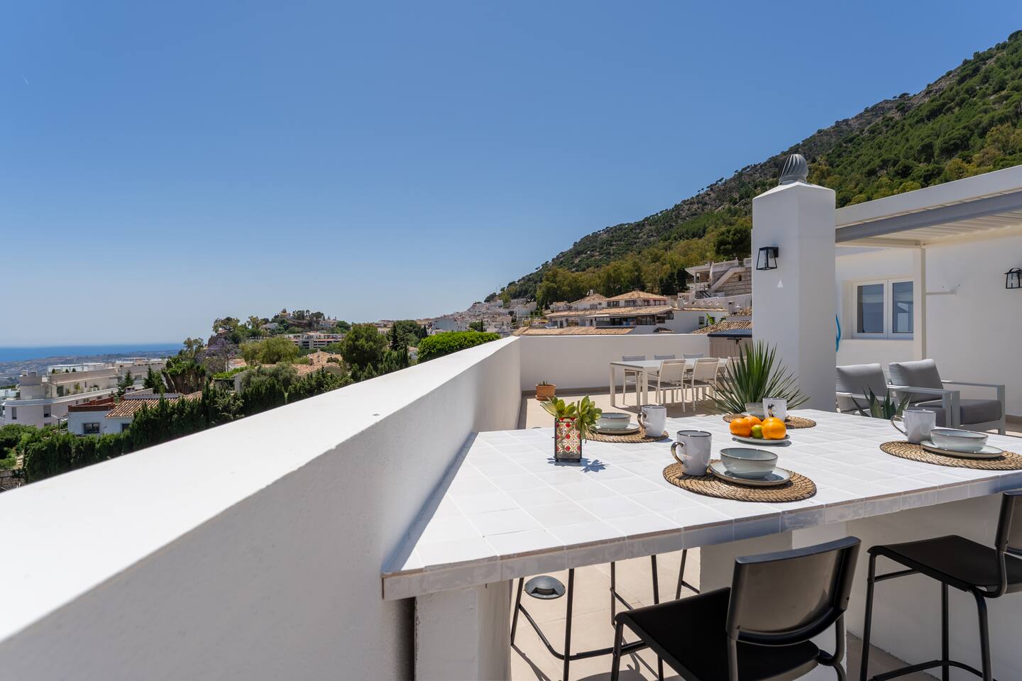 Modern Gem with large Terrace and Sea Views