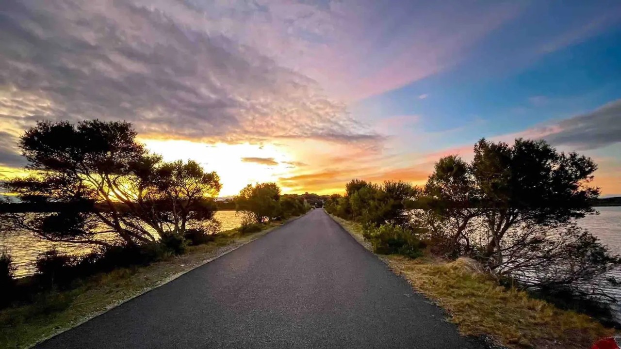 Escape to Lakeside - 