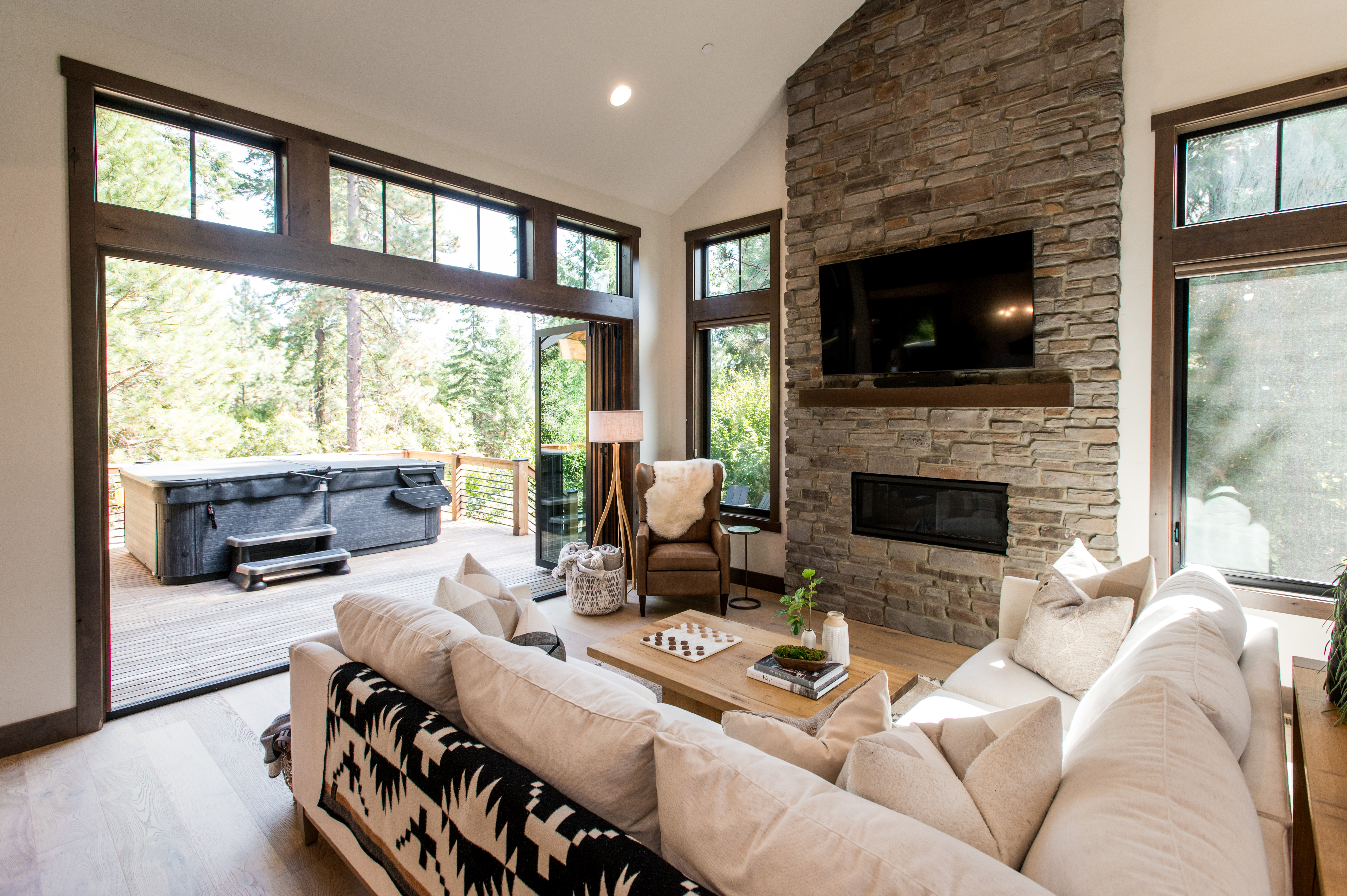 Suncadia Luxe: Hot Tub, Game Room & Fire Pit in Cle Elum, WA