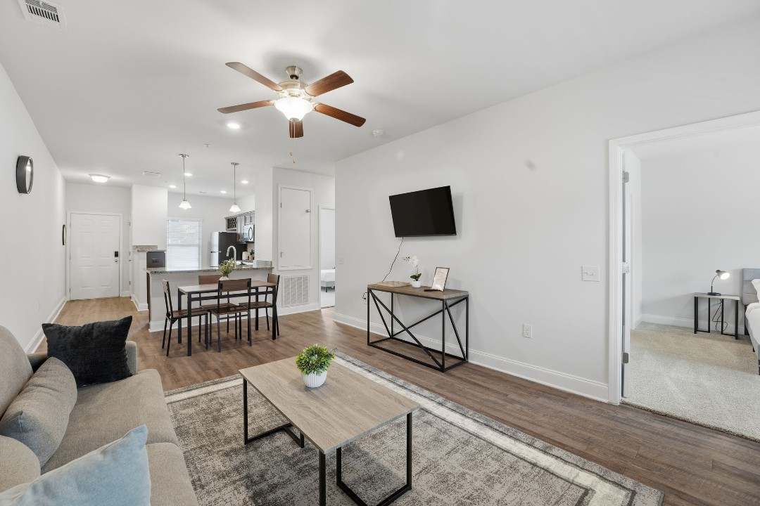 Hickory Grove · Unit 1105 2/2