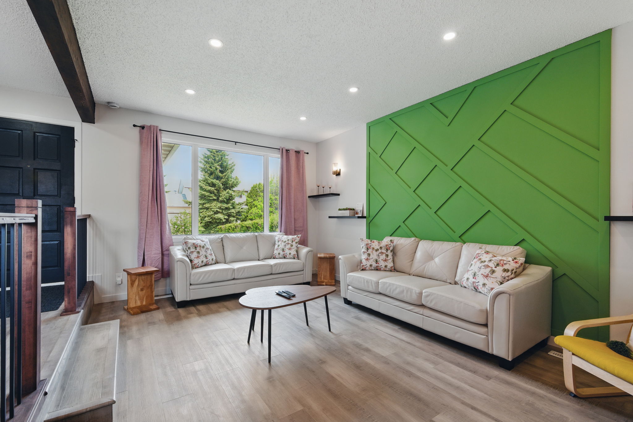 Rideau - Freshly Renovated 6 Bdrm, 3.5 Bthrm Home - Canada