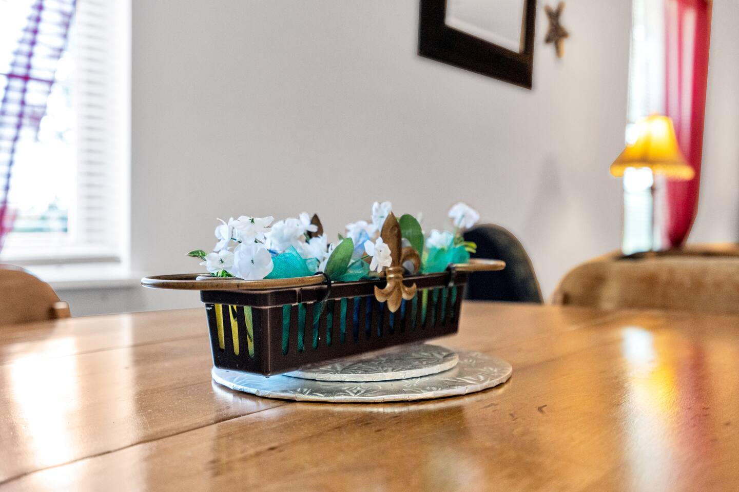 NOLA-inspired décor with festive charm