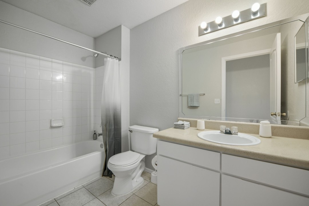 Avenue · Unit at Winter Springs 21-307 2/2