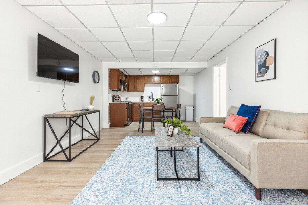on East, 120 - · Unit 111  1/1