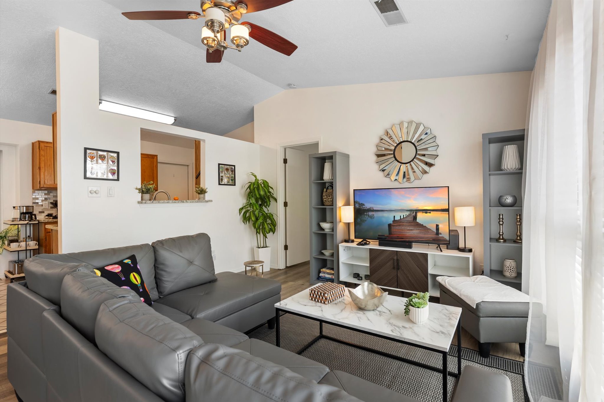 Mountain Views And Private Hot Tub - Spacious Desert Retreat - Albuquerque, NM