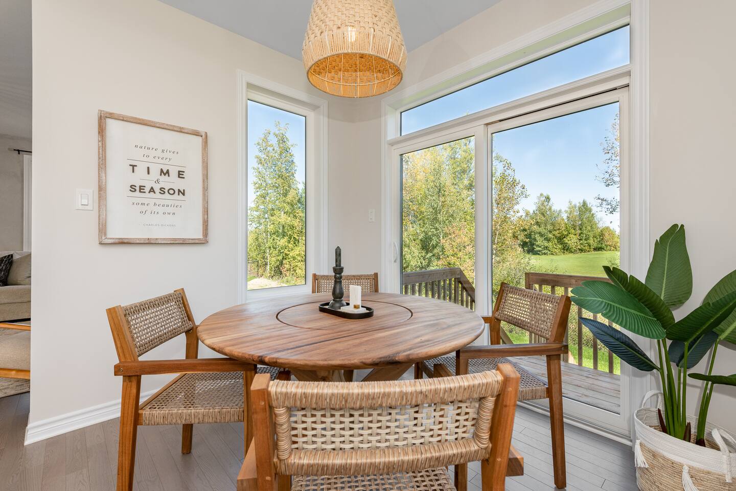 Stylish Japandi Retreat With Chef's Kitchen And Golf Course Views - Tranquil Escape - Ottawa