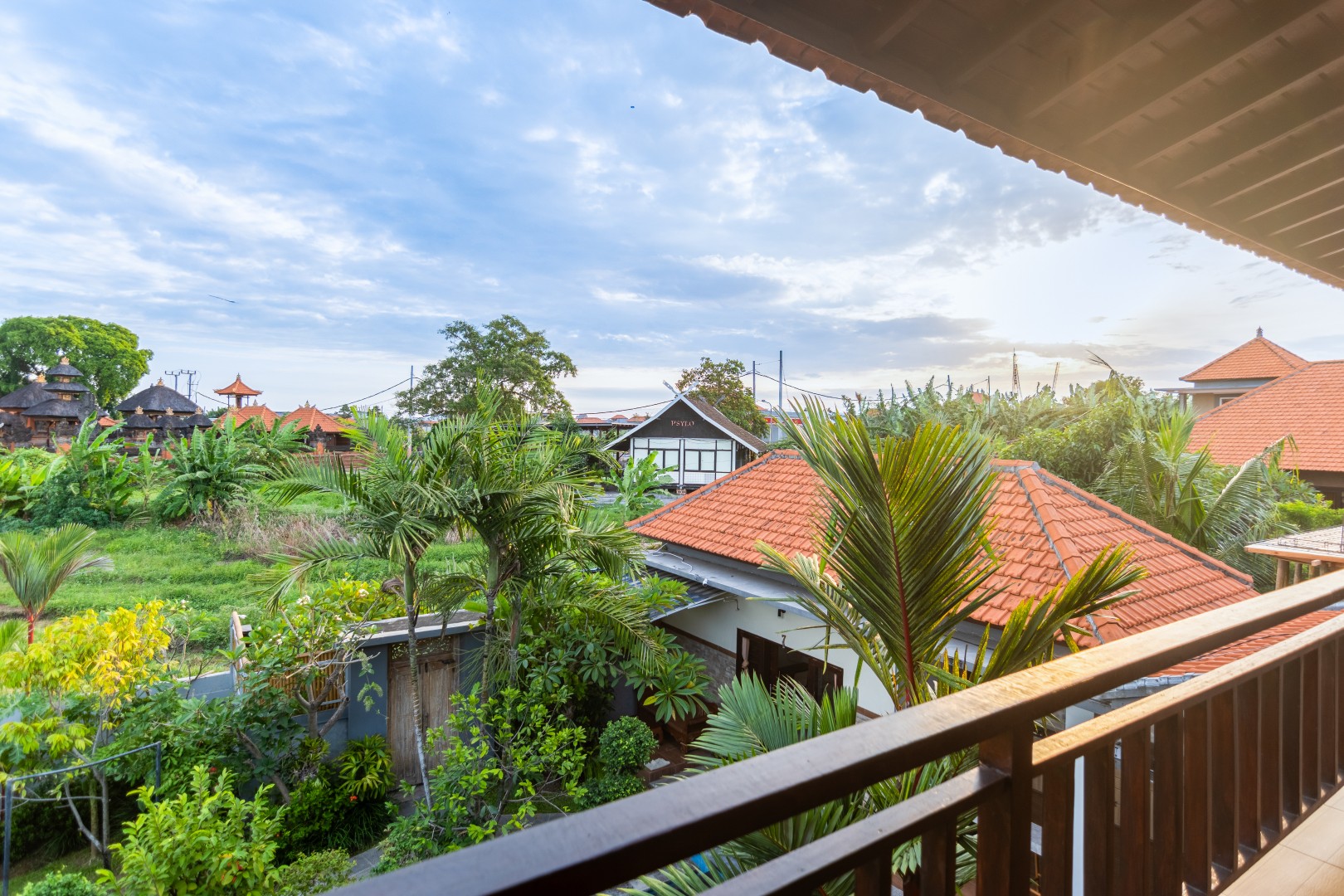 Island Boy Guesthouse – Batu Bolong (Top Floor) — photo 17