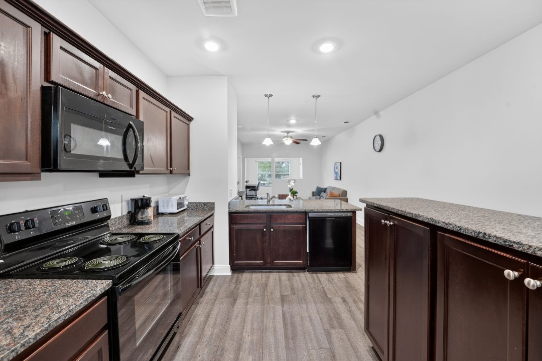 Hickory Grove · Unit 402 2/2