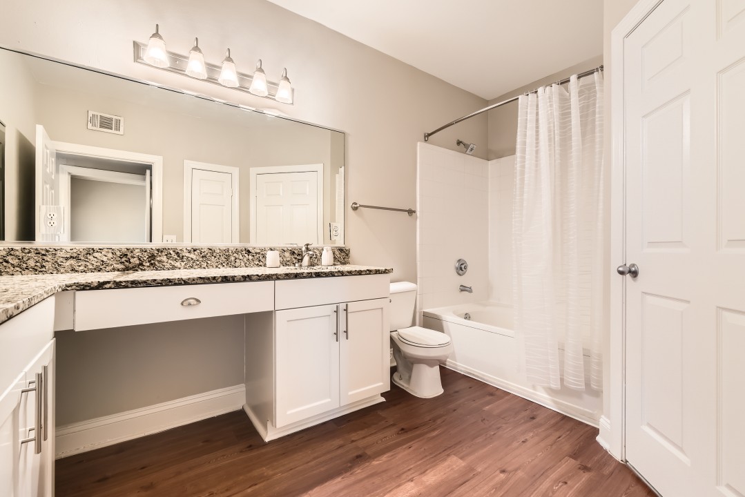 Crest at Midtown · Unit 1525 2/2