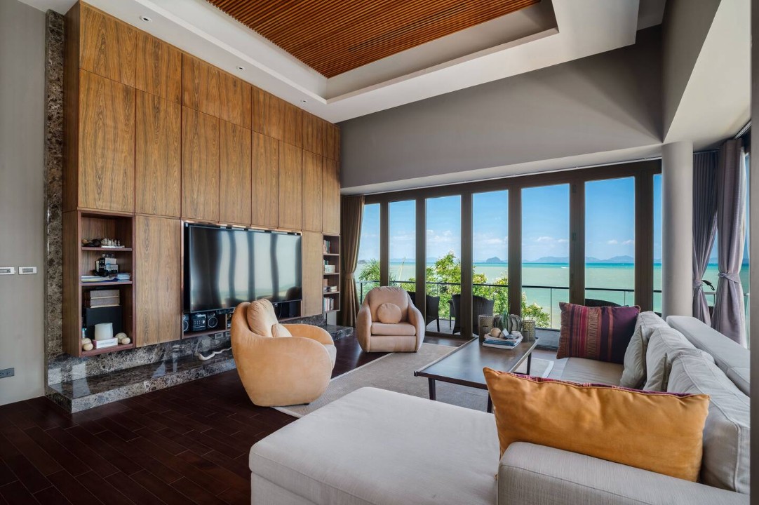 Somptuous Beachfront Villa