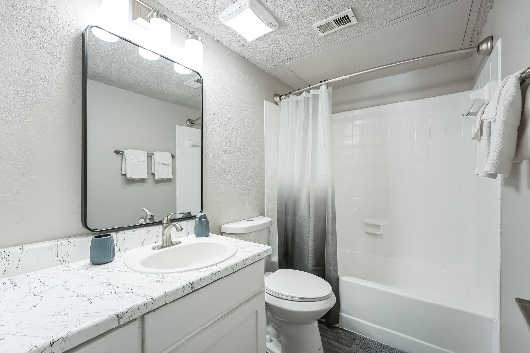 The Landry · Unit 368 2/2