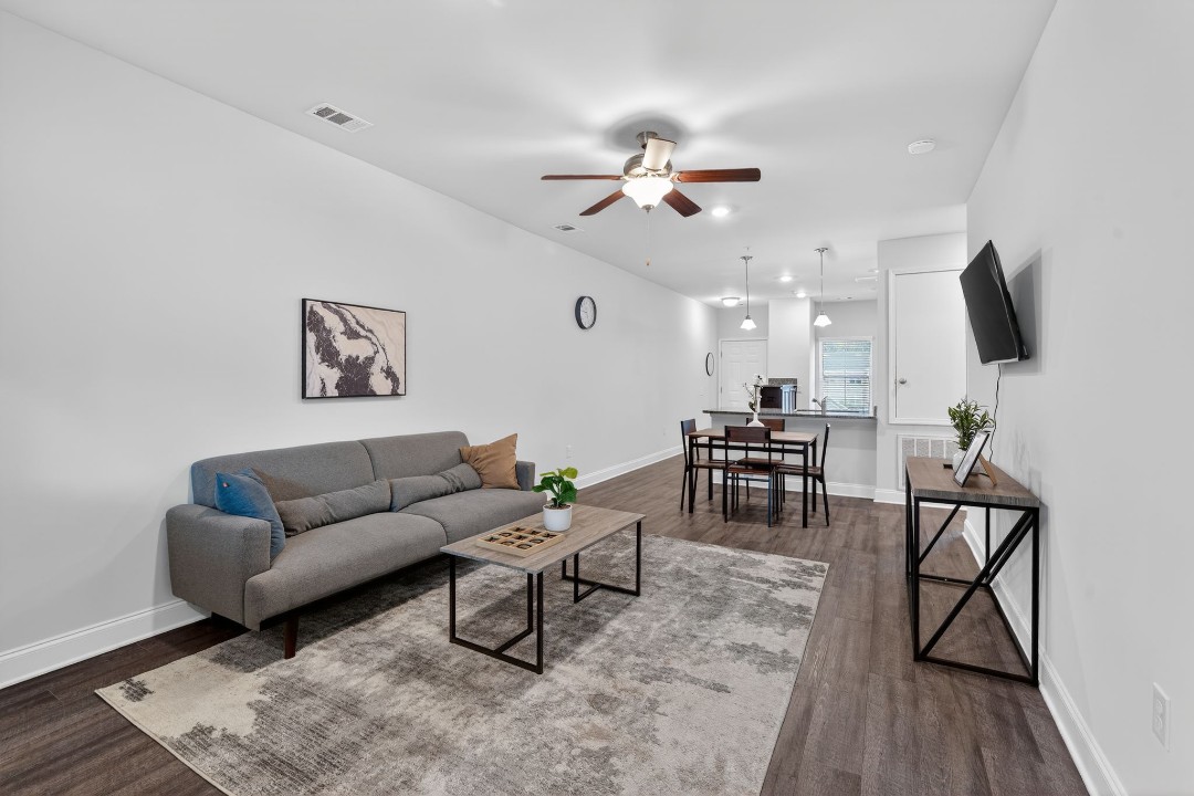 Hickory Grove · Unit 402 2/2