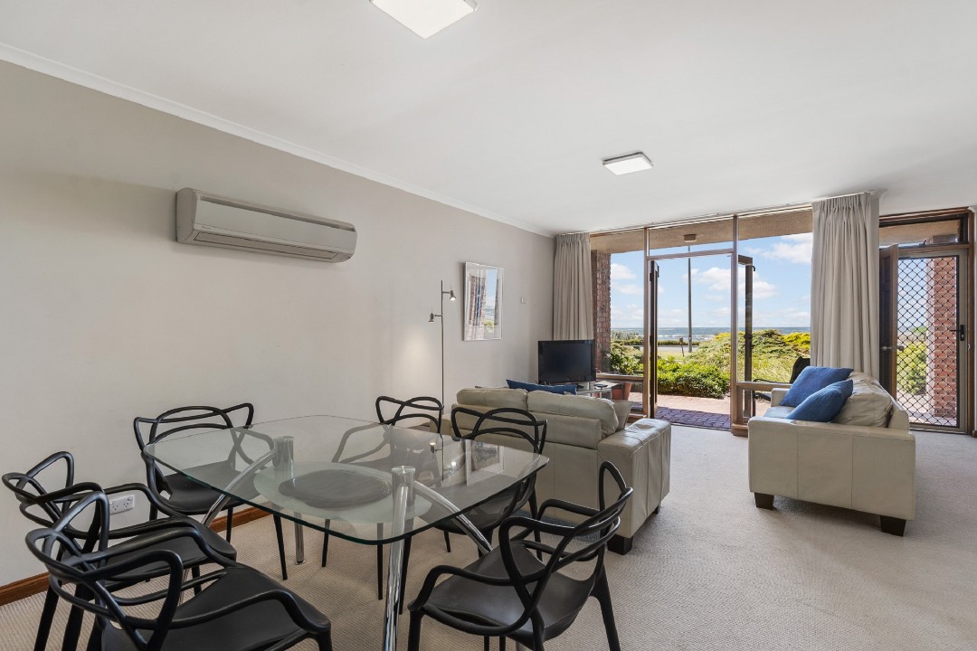 The apartment is easily accessible with no stairs, ideal for families with children, older guests, or those with mobility needs.