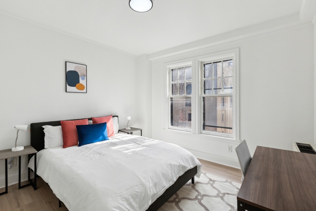 on East, 636- · Unit 111  1/1