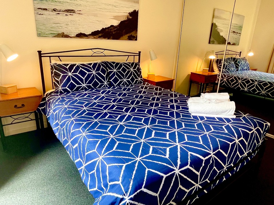 Fully furnished two-bedroom layout plus a pull-out sofa bed—suitable for families, couples, or small groups.