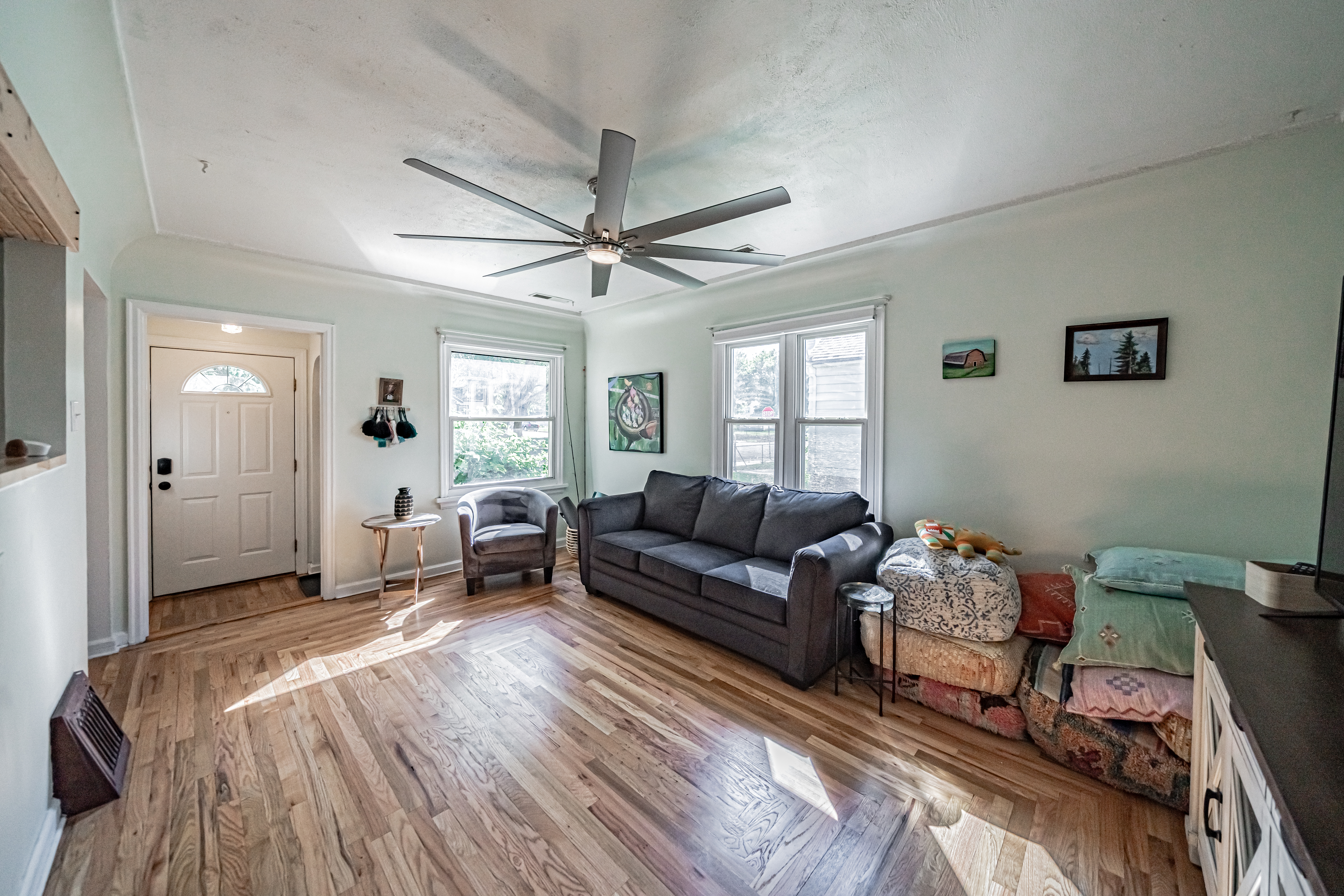 2br ISU Art House. 2 Blocks From Campus! photo 2