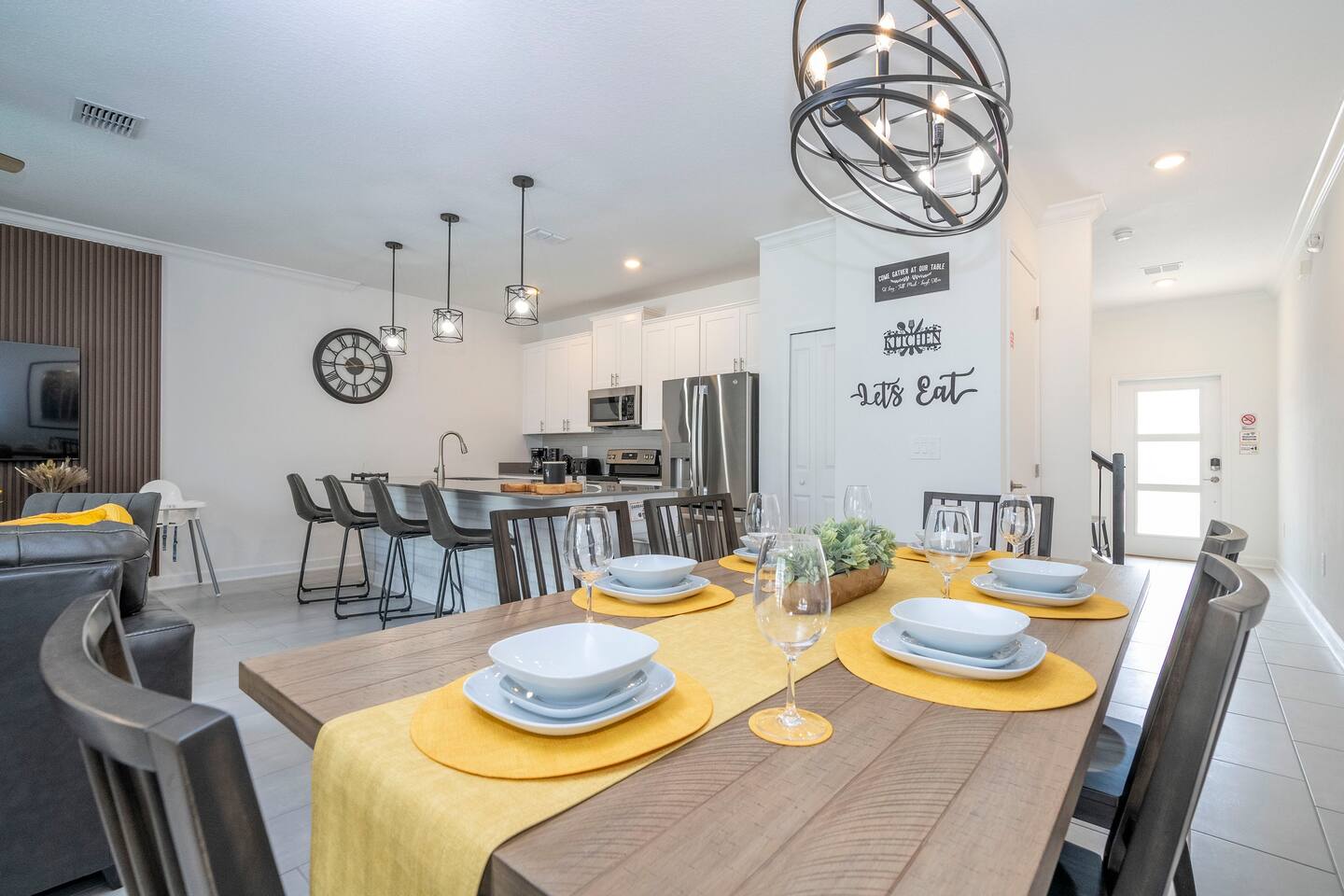 With a rustic and elegant style, our dining area is perfect for quality time with your loved ones