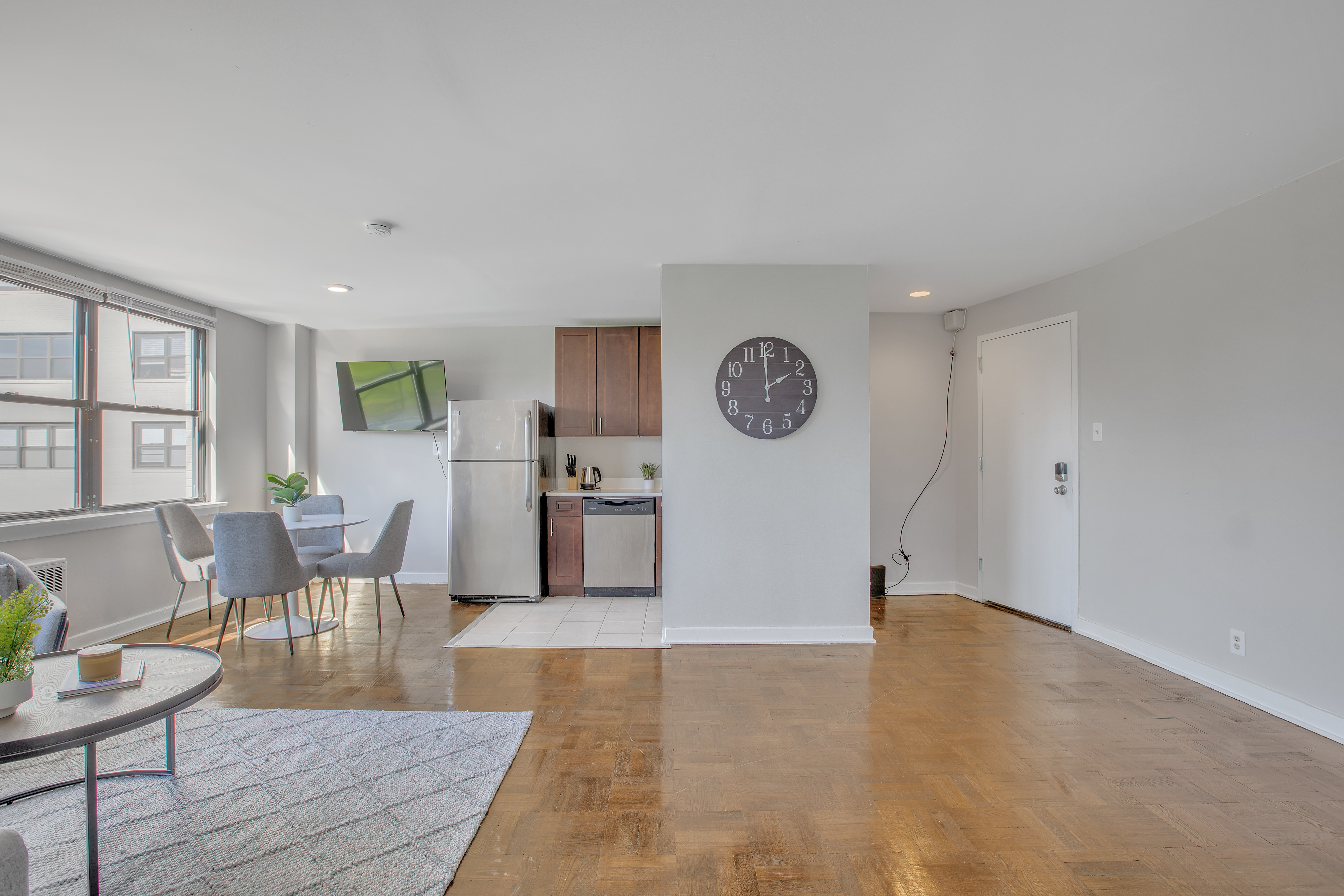 Avenue  B451 2Br photo 5