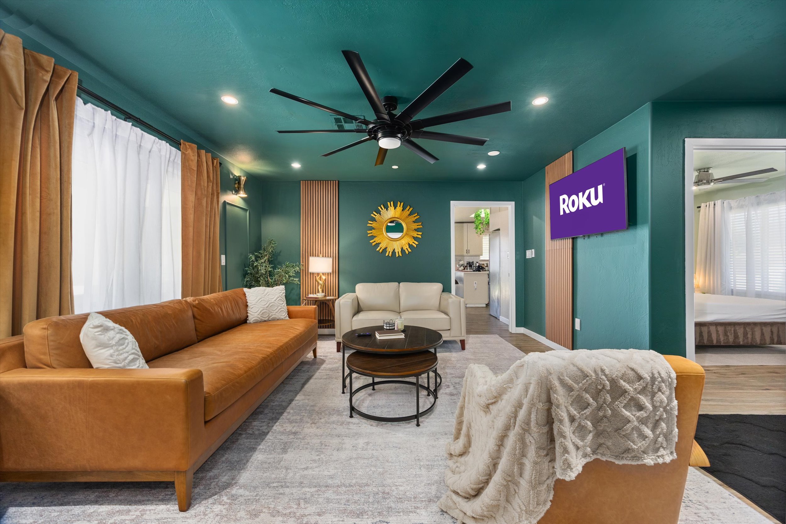 Stylish Outdoor Retreat With Fenced Yard And Fast Wifi - Inviting Oasis - Bakersfield, CA