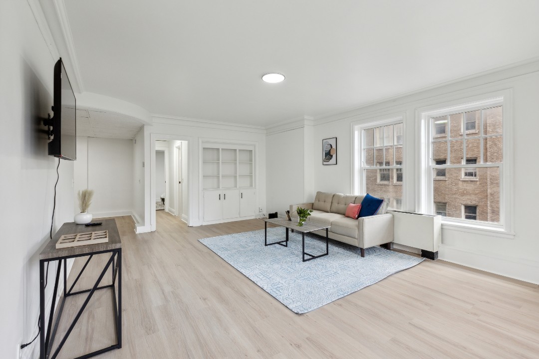 on East, 419- · Unit 111  1/1