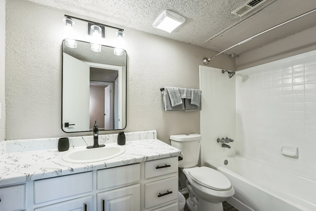 The Landry · Unit 381 2/1