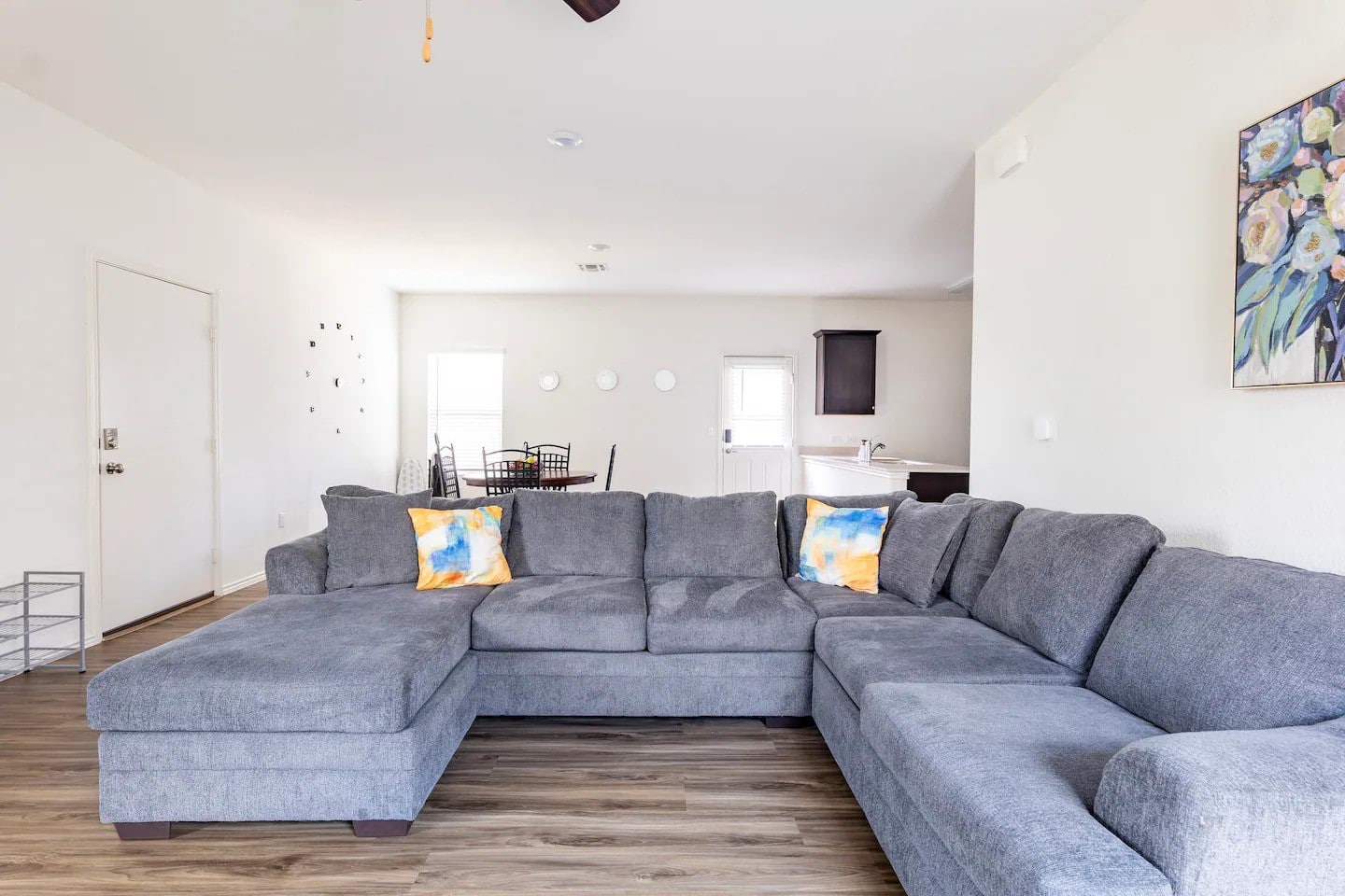 Spacious Living And Modern Comfort - Inviting Austin Haven - Austin, TX