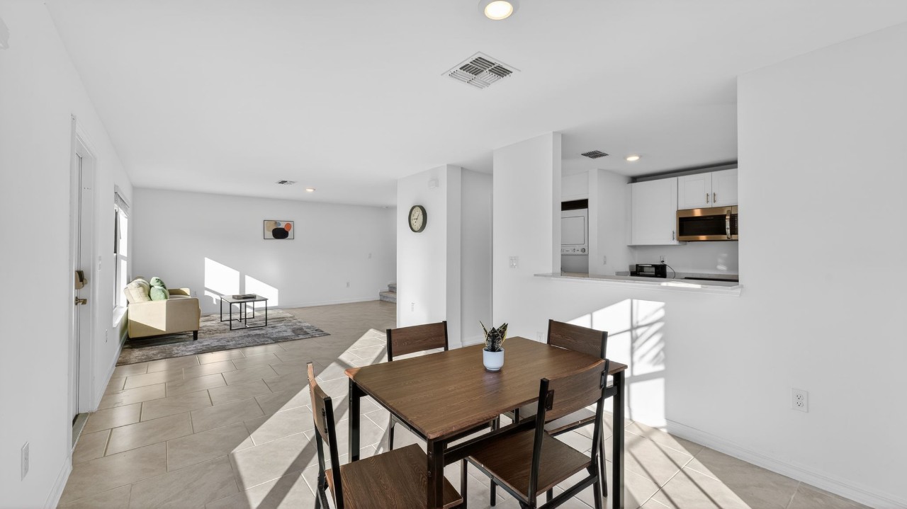 Landings at Westport · Unit 2056