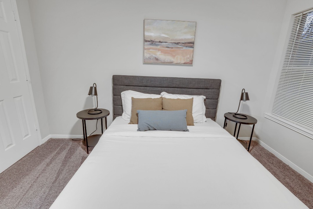 The Avenues of Lakeshore · Unit 811 2/2