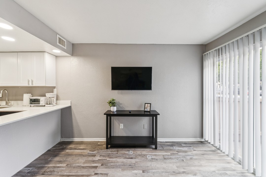Vista Buena 2-180 · Unit 1/1