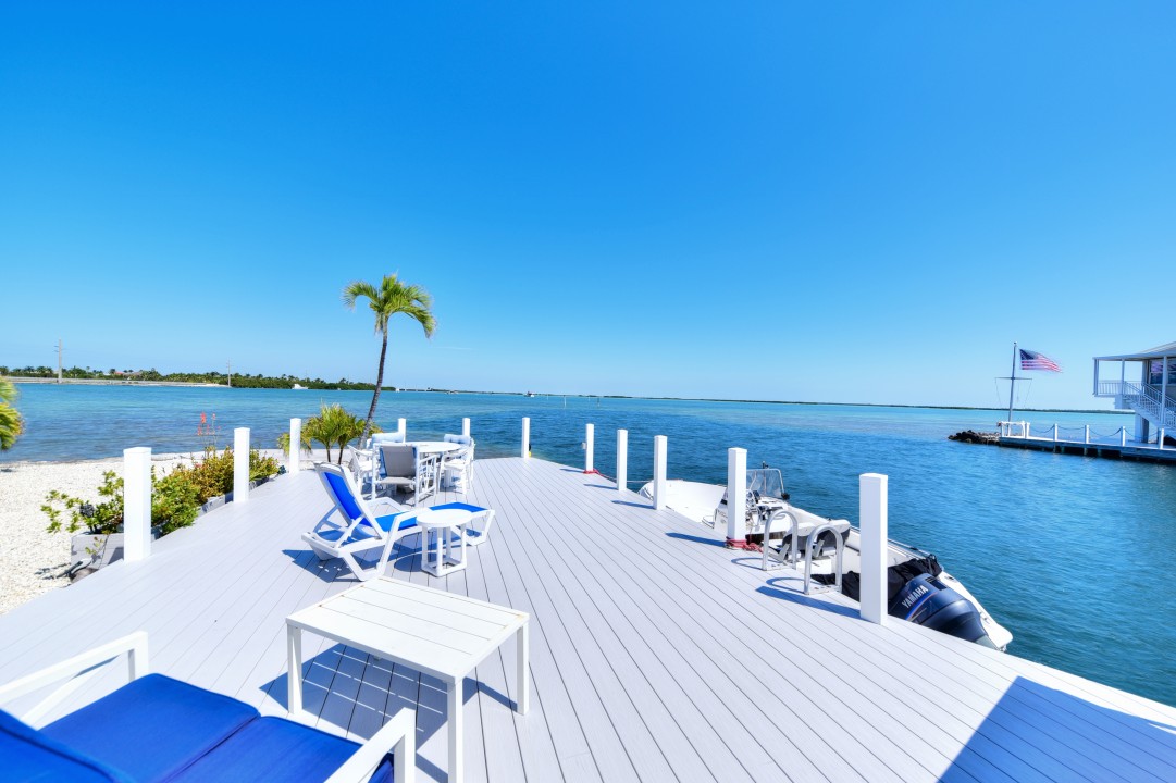 Windy Point Oceanfront in Geiger Key — Private Deck