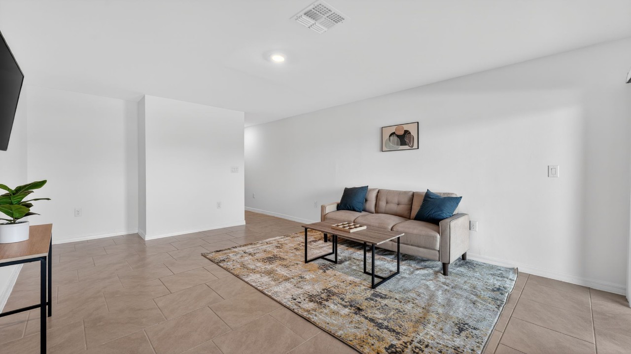 Landings at Westport · Unit 2020