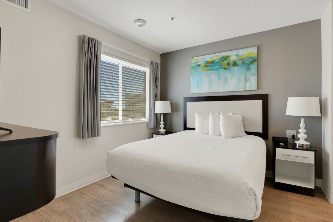 2 Bedrooms · Signature layout