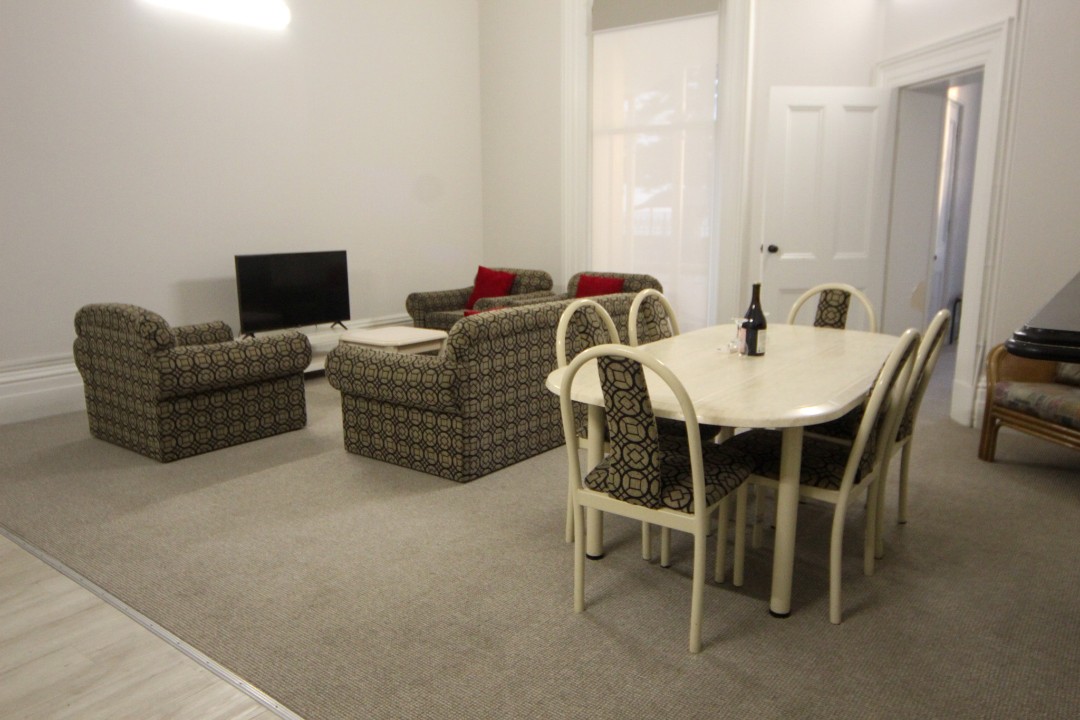 Well-stocked with cookware, utensils, oven, stove, fridge, and microwave.
Ideal for self-catering stays and long-term guests seeking home-style dining convenience