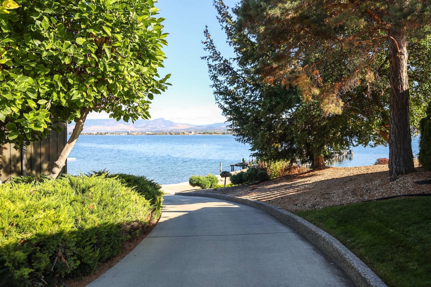 Lakeside Cabin w/ Balcony & Serene View - CasaLoma — West Kelowna, BC — vacation rental