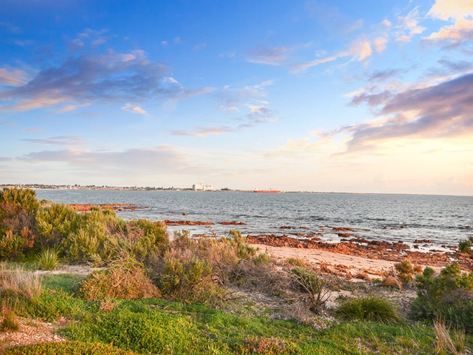Short drive to Wallaroo marina, jetty, local cafés, eateries, and scenic coastal trails—providing varied recreational options for all guests.
