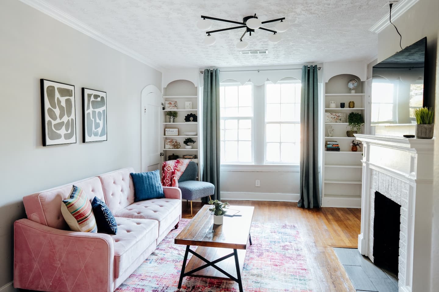 Cozy Retreat With Smart Tvs And Fully Stocked Kitchen - Charming Haven - Montgomery