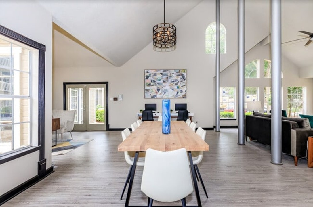 The Davis · Unit 1824 2/2