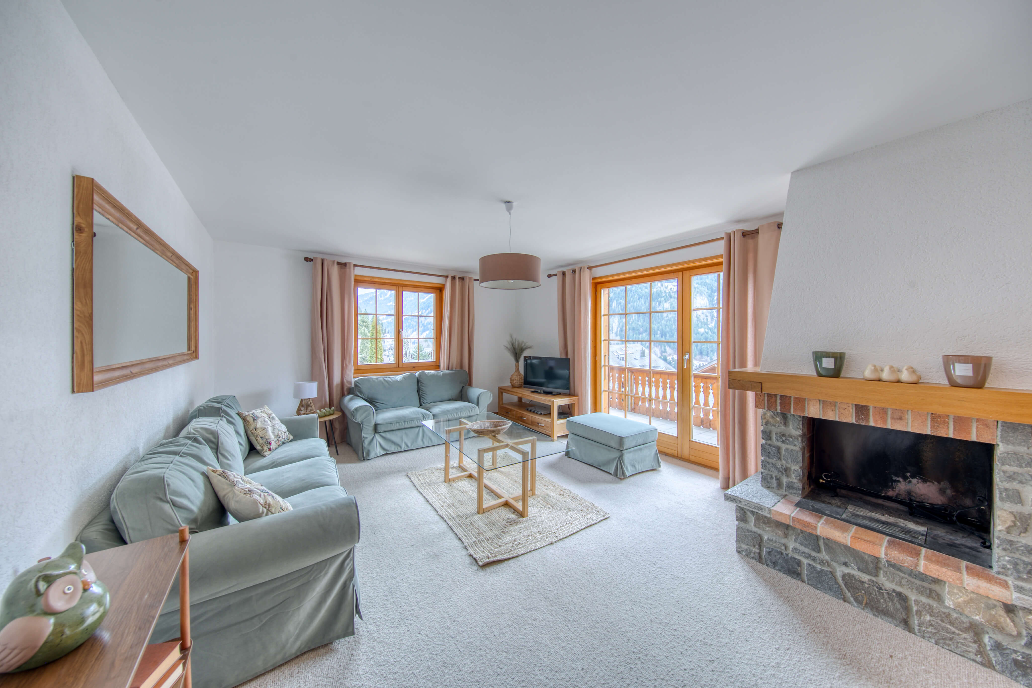 Centrally located with great views and terrace in Champéry, Valais