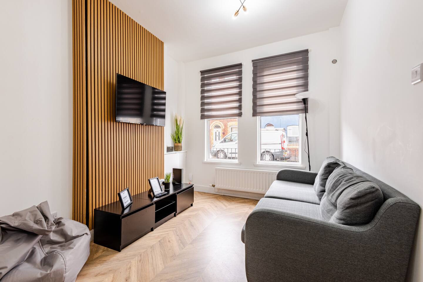 Modern 2BR | Free Parking | Walk to City — Belfast, Northern Ireland — vacation rental